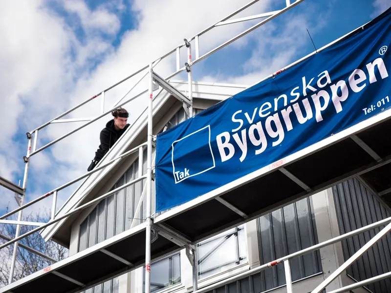 Svenska Byggruppen flagga och takarbete