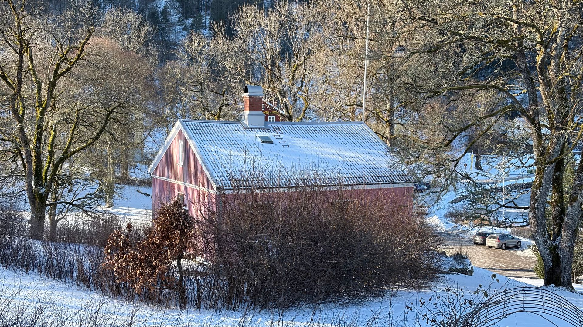 Tak med snö på vintern i Gustavsberg, Uddevalla
